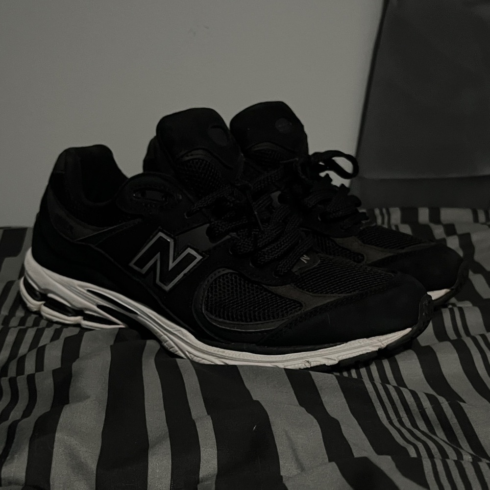 Men’s New Balance 2002R Black Sneakers – Size 9